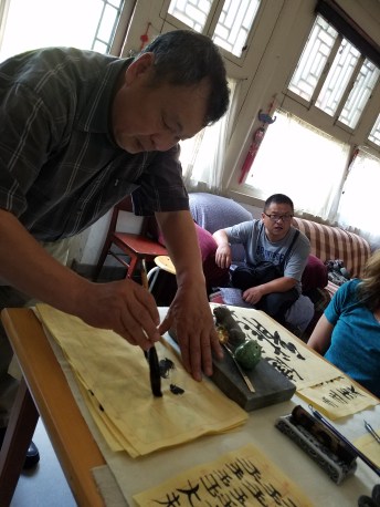 calligraphy_teacher_writing